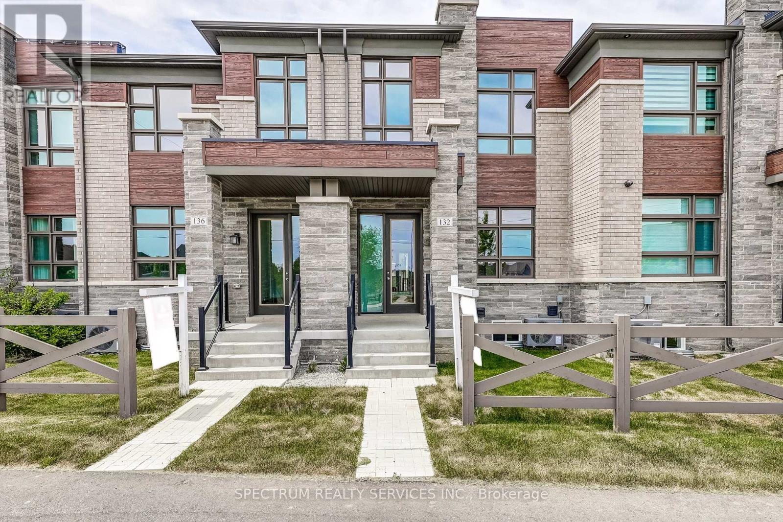 132 Adario Crescent, Vaughan, Ontario L4H 4P7 - Photo 3 - N13455234