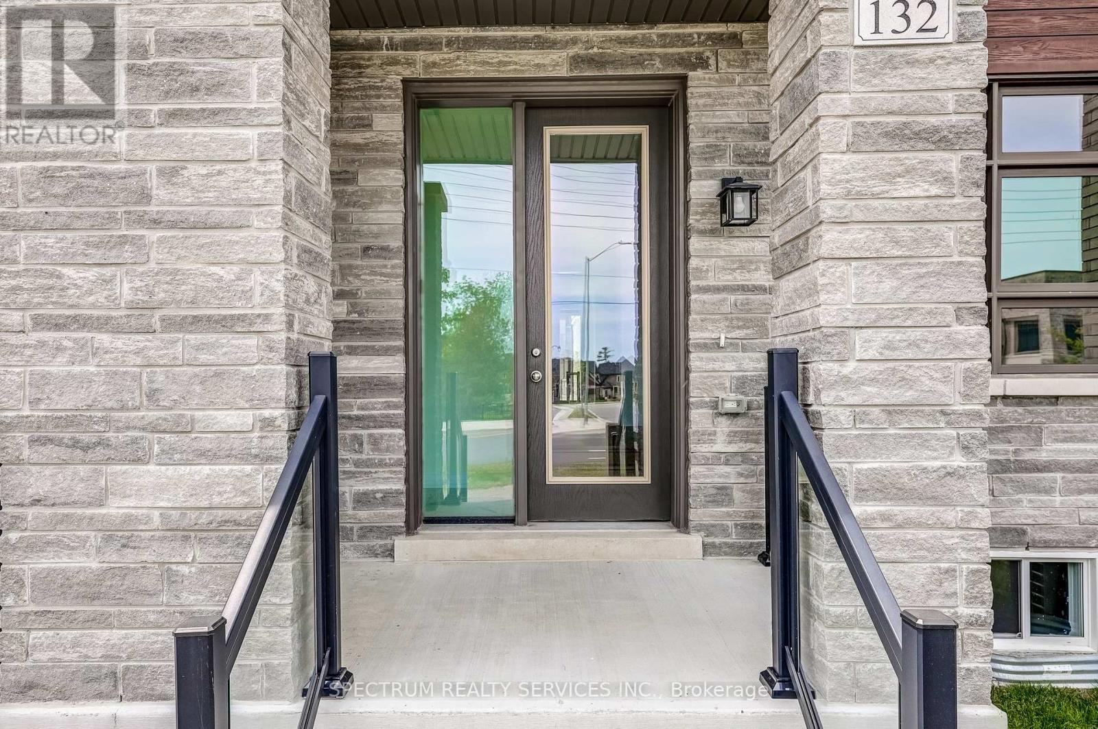 132 Adario Crescent, Vaughan, Ontario L4H 4P7 - Photo 5 - N13455234
