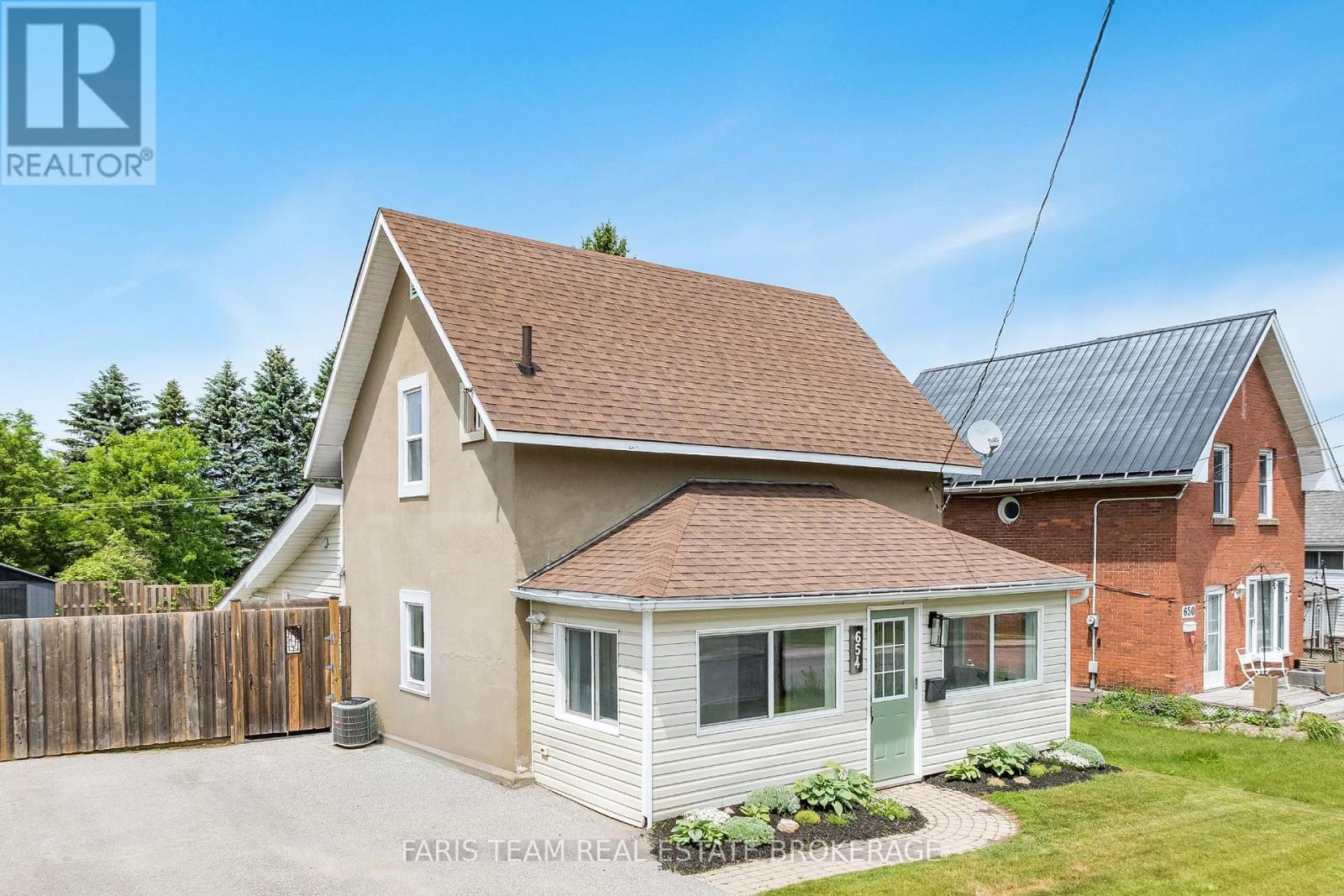 654 VICTORIA STREET, Midland, Ontario
