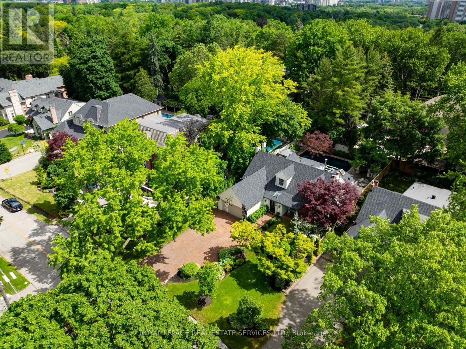 47 Edgevalley Drive, Toronto, Ontario  M9A 4P2 - Photo 2 - W13455140
