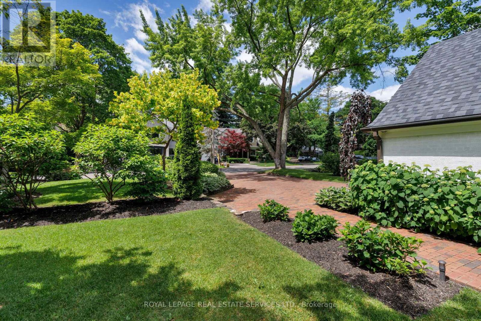 47 Edgevalley Drive, Toronto, Ontario  M9A 4P2 - Photo 3 - W13455140