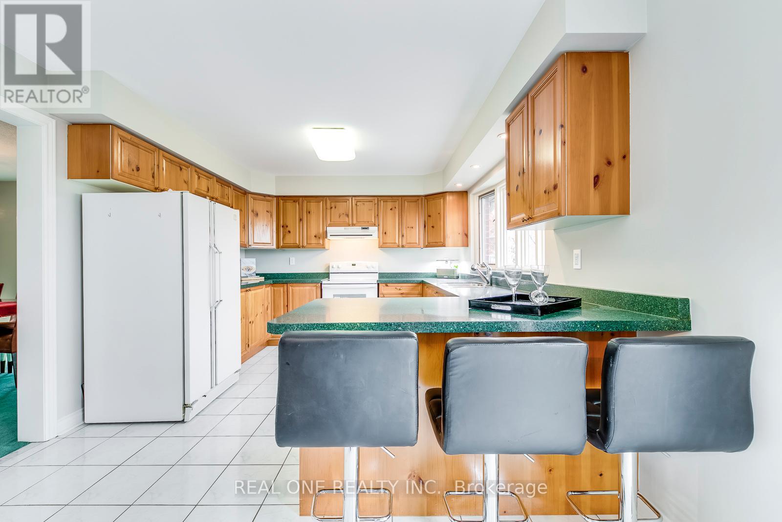 1443 Bayshire Drive, Oakville, Ontario  L6H 6E8 - Photo 13 - W13455220
