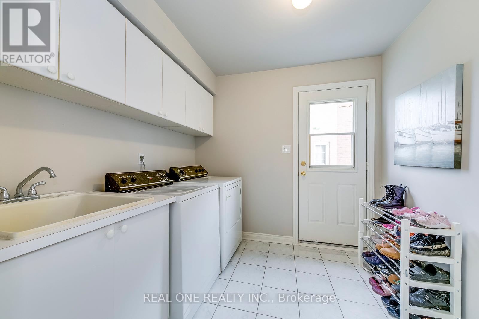 1443 Bayshire Drive, Oakville, Ontario  L6H 6E8 - Photo 19 - W13455220