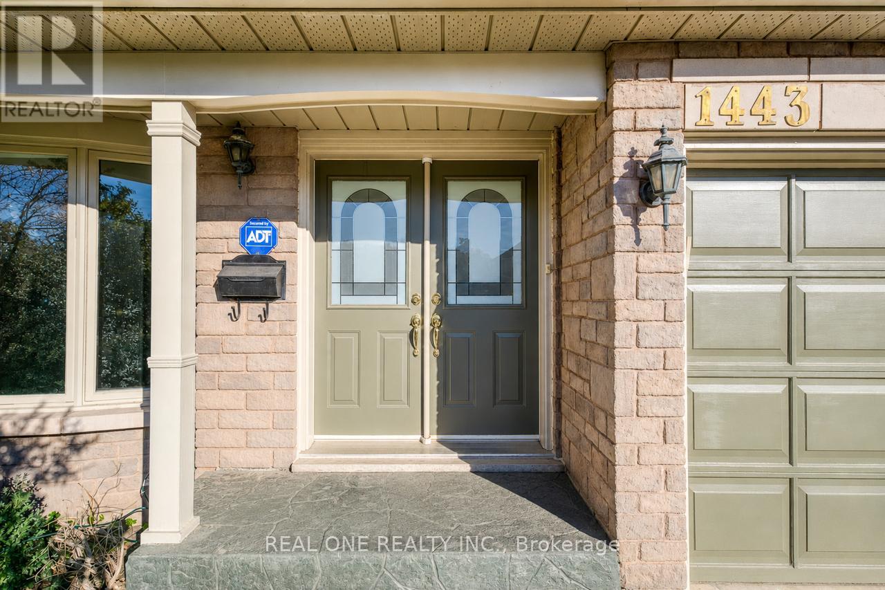 1443 Bayshire Drive, Oakville, Ontario  L6H 6E8 - Photo 4 - W13455220