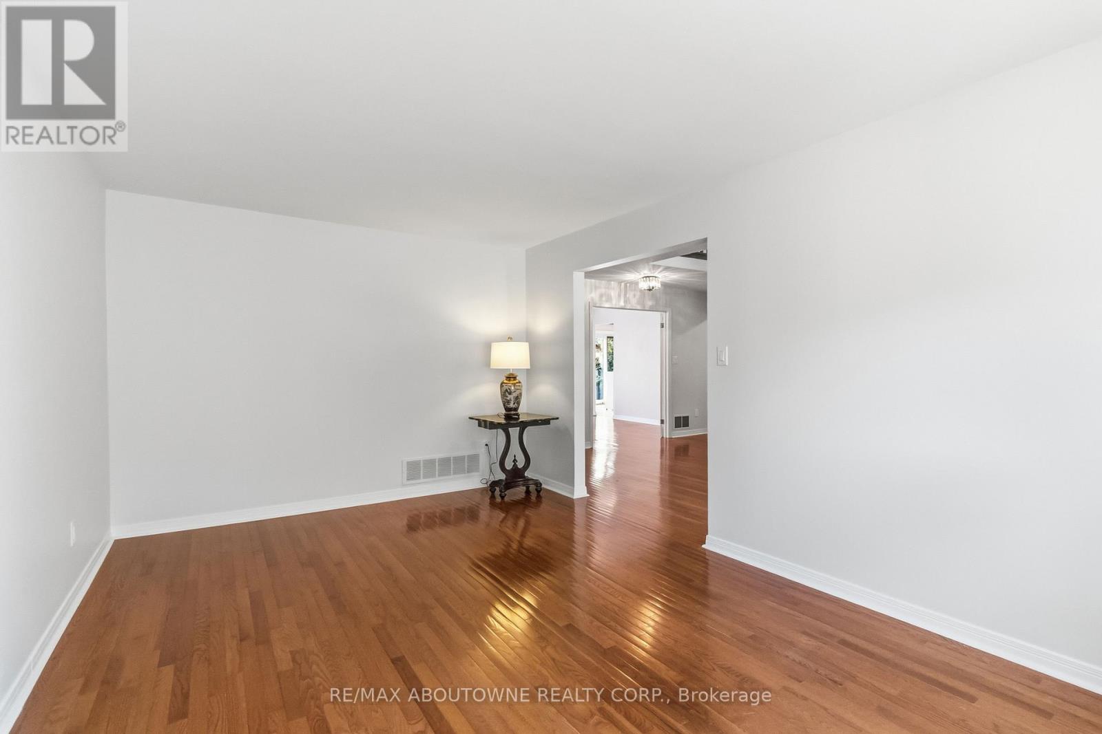 281 Leacock Avenue, Oakville, Ontario  L6H 5J3 - Photo 7 - W13455268