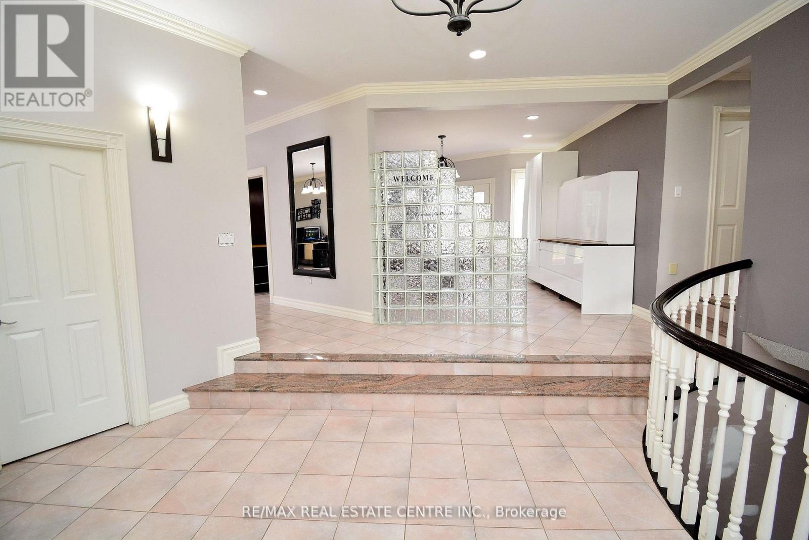 20 Crescent Hill Drive N, Brampton, Ontario L6S 1C7 - Photo 7 - W13455310