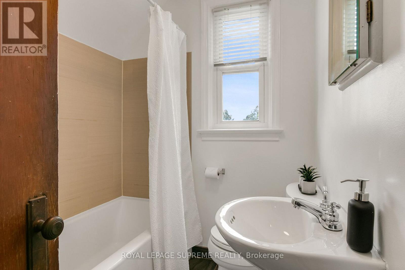 44 Yarrow Road, Toronto, Ontario  M6M 4E3 - Photo 30 - W13455360