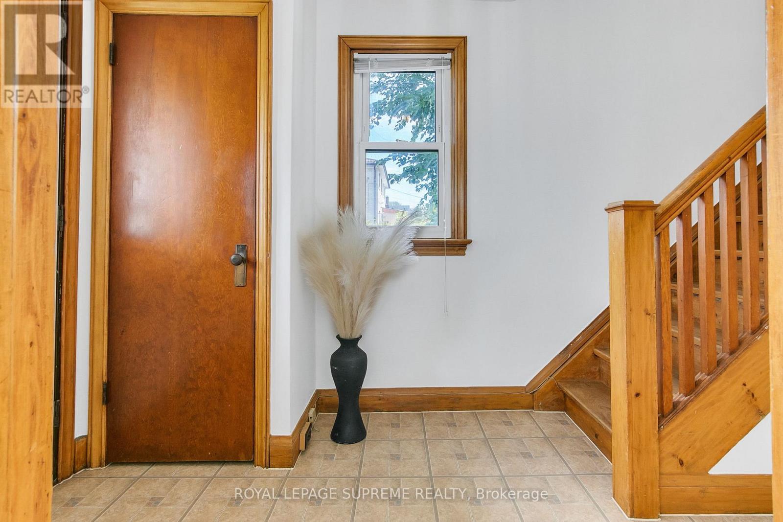 44 Yarrow Road, Toronto, Ontario  M6M 4E3 - Photo 5 - W13455360