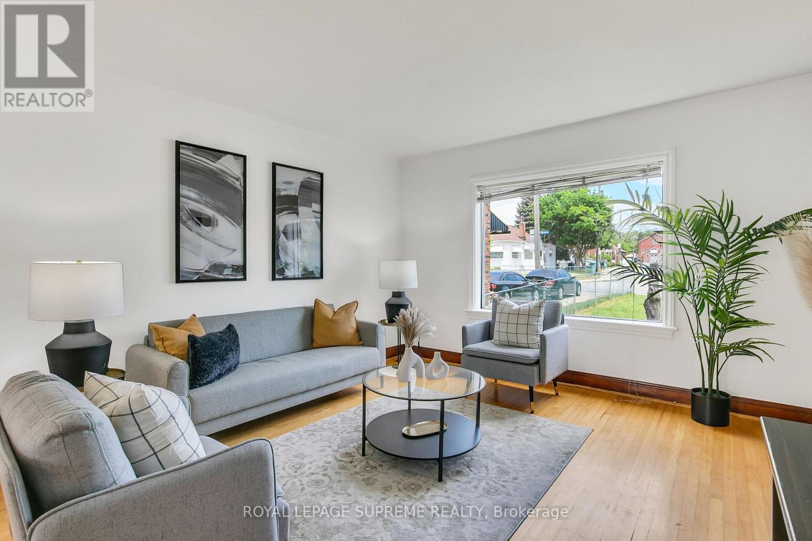 44 Yarrow Road, Toronto, Ontario  M6M 4E3 - Photo 8 - W13455360