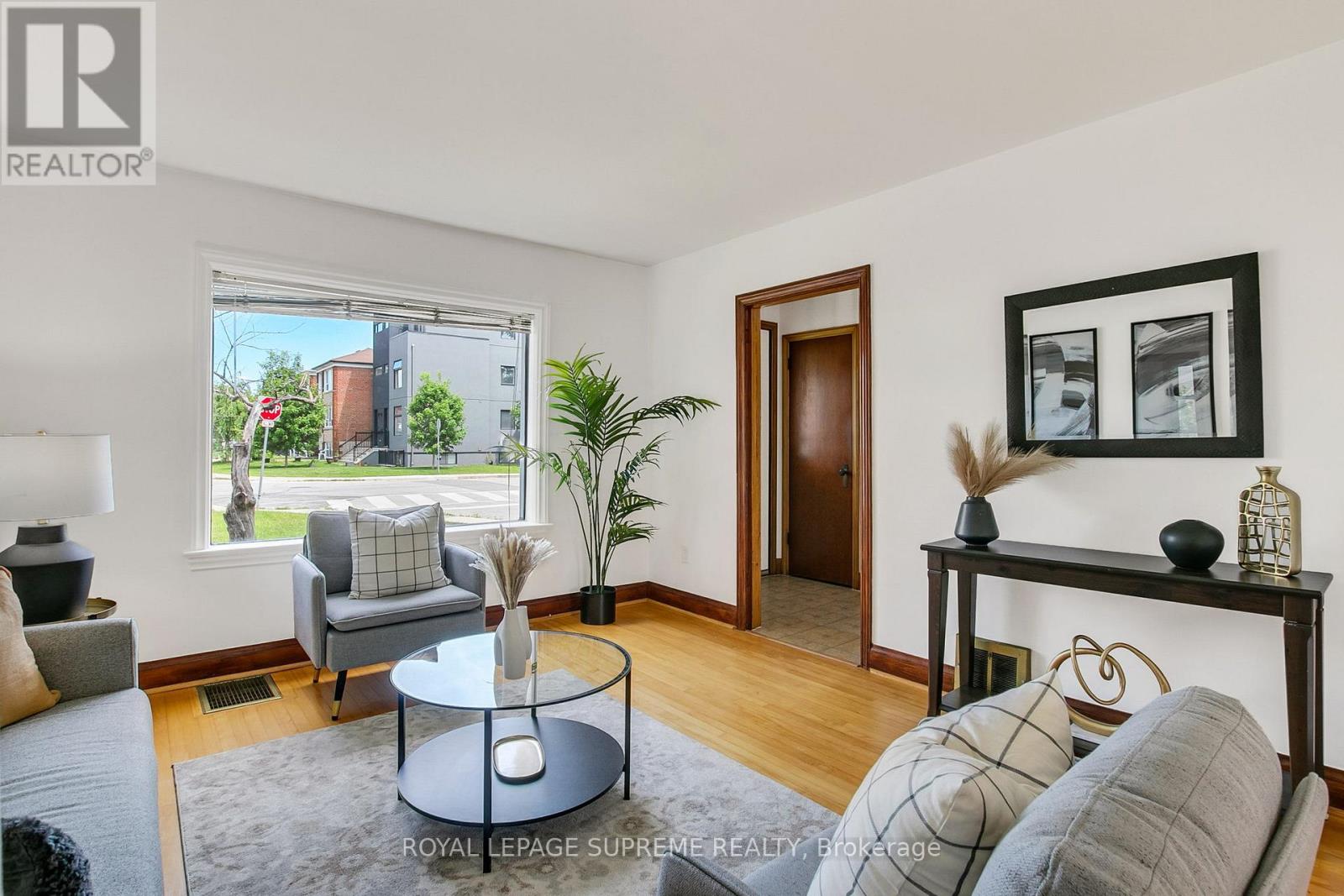 44 Yarrow Road, Toronto, Ontario  M6M 4E3 - Photo 9 - W13455360