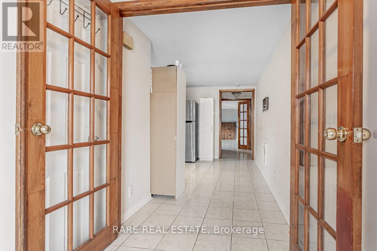 22 Bamford Crescent, Toronto, Ontario M3N 1T8 - Photo 6 - W13455402