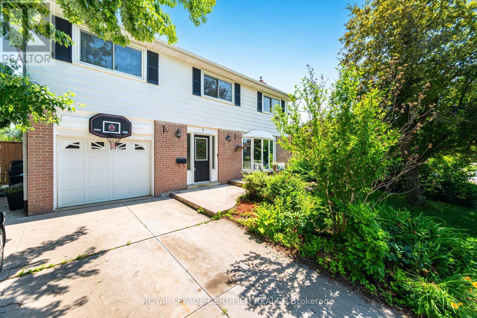 5 Stockman Crescent, Halton Hills, Ontario L7G 1J5 - Photo 2 - W13455406
