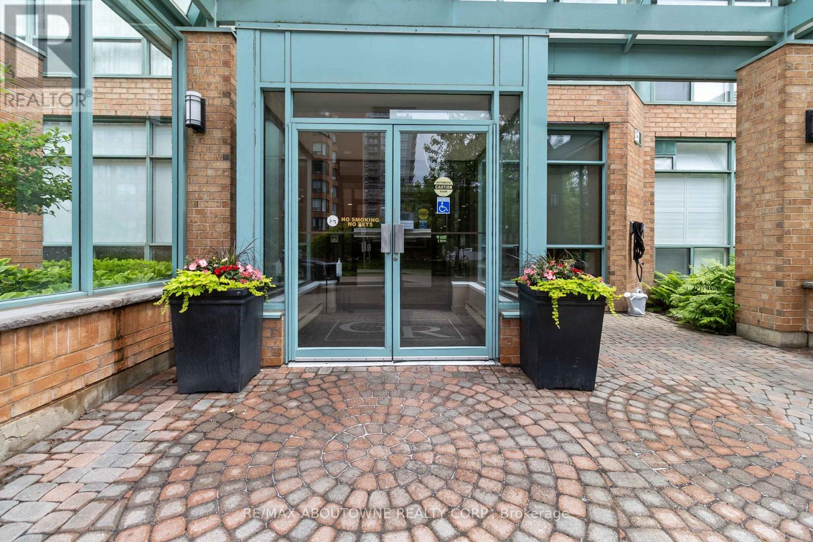1710 - 1276 Maple Crossing Boulevard, Burlington, Ontario  L7S 2J9 - Photo 2 - W13437916