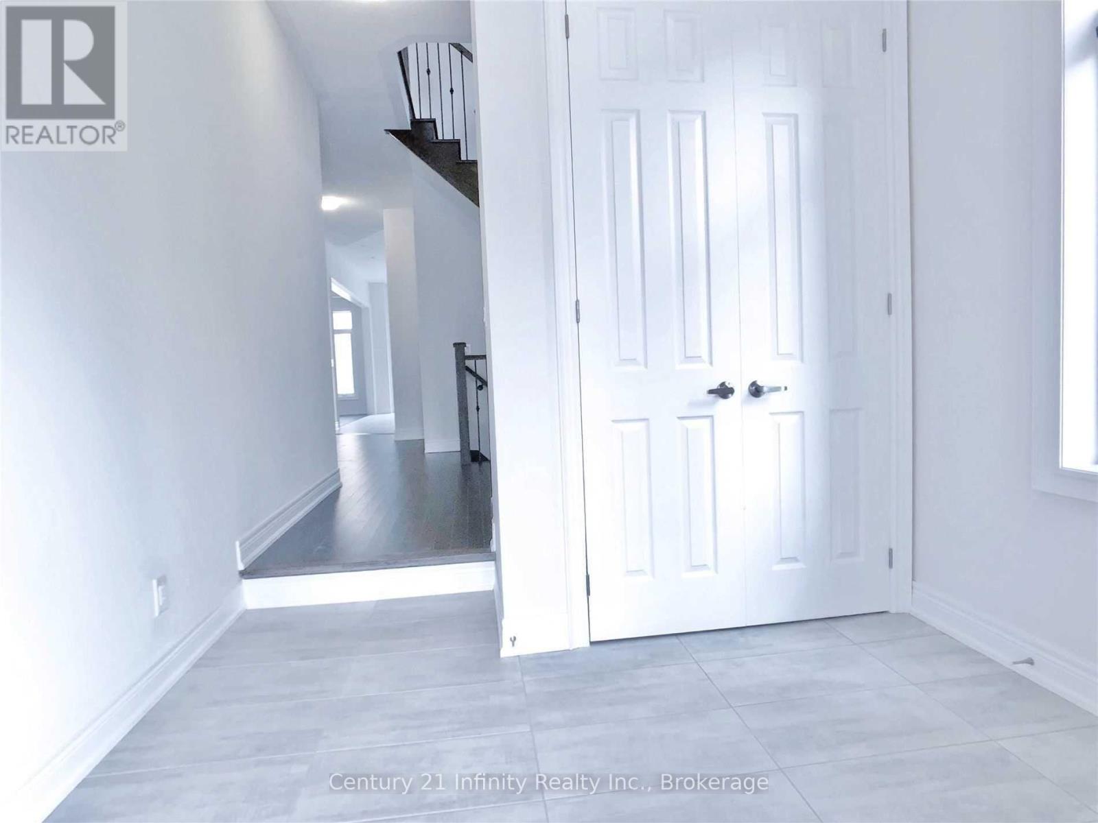 9 St Ives Crescent, Whitby, Ontario  L1P 0C5 - Photo 3 - E13455516