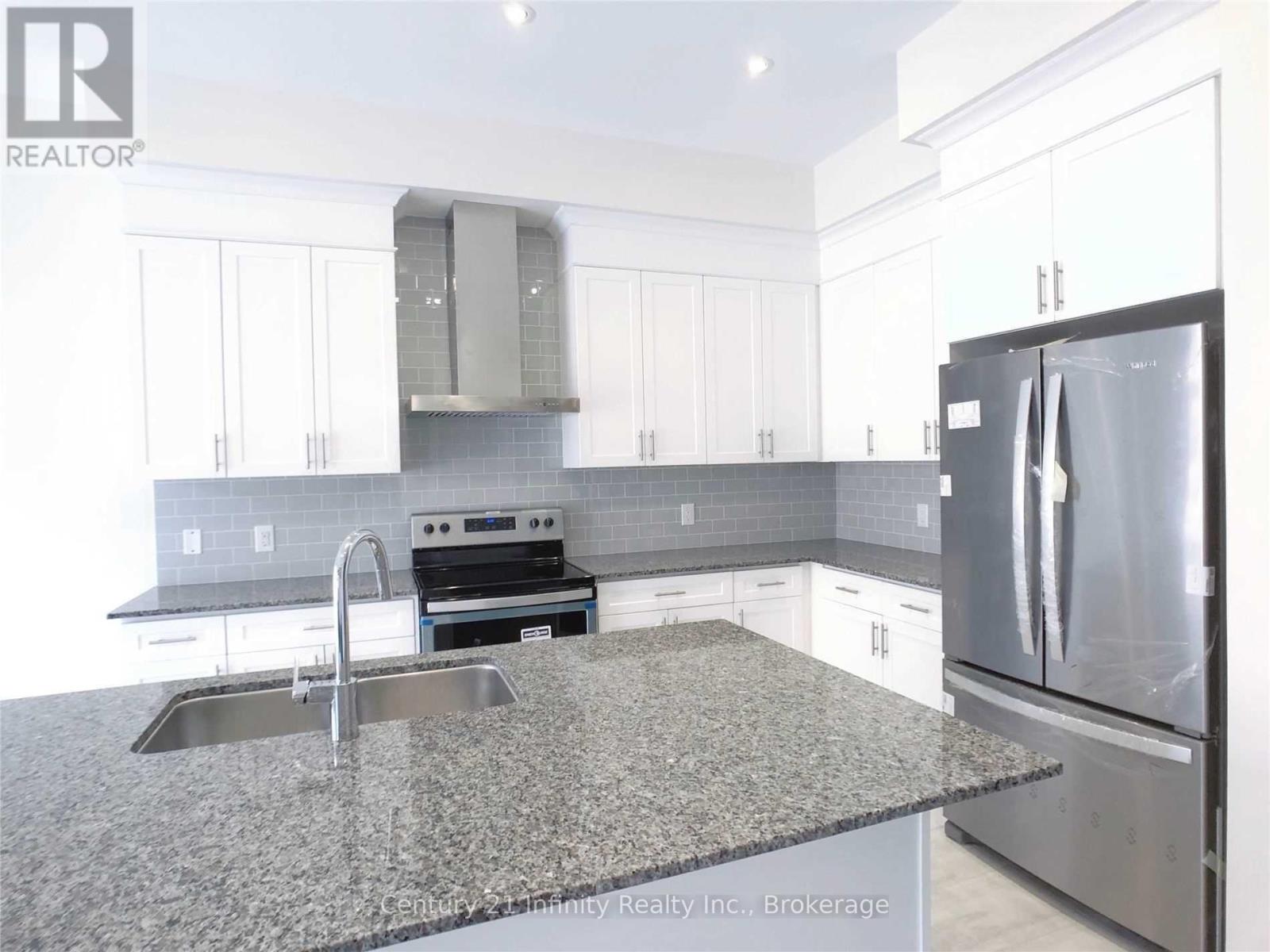 9 St Ives Crescent, Whitby, Ontario  L1P 0C5 - Photo 8 - E13455516
