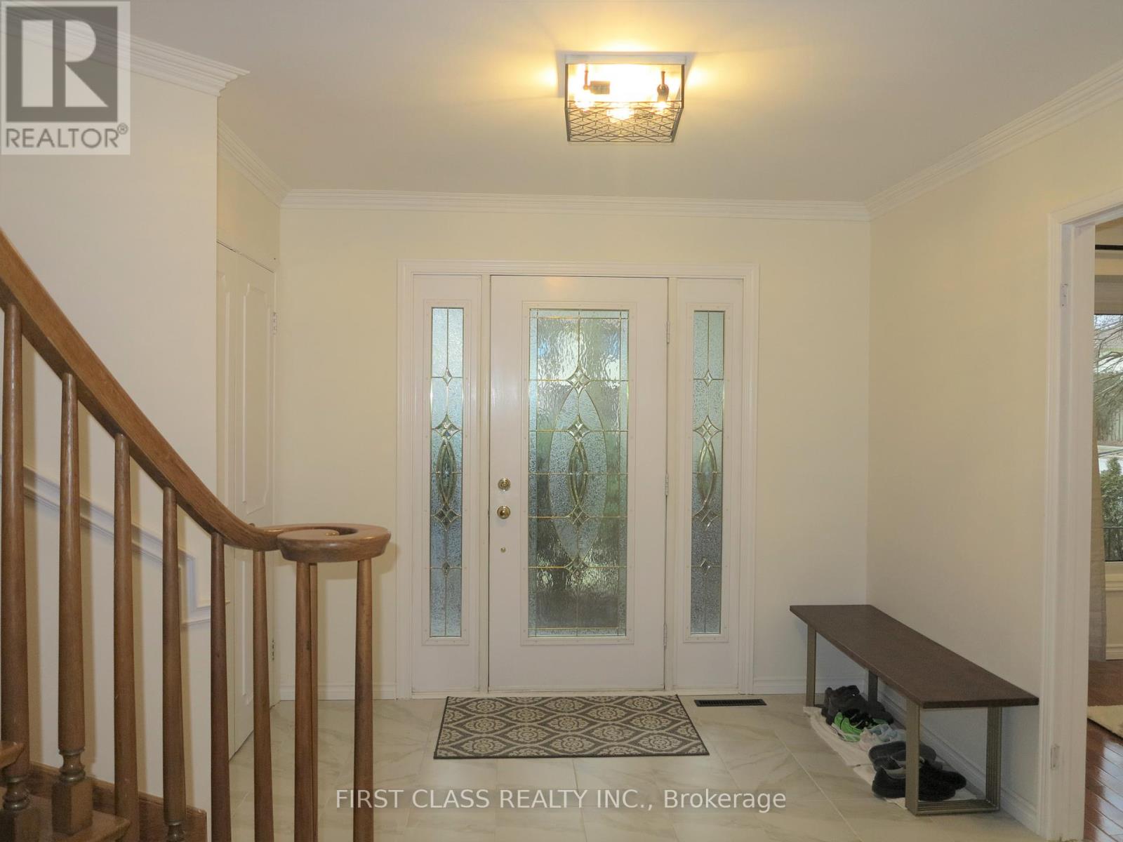 4 Meridene Crescent E, London North, Ontario  N5X 1G5 - Photo 2 - X13455284