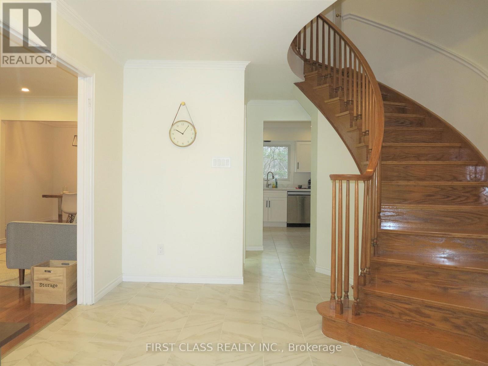 4 Meridene Crescent E, London North, Ontario  N5X 1G5 - Photo 4 - X13455284
