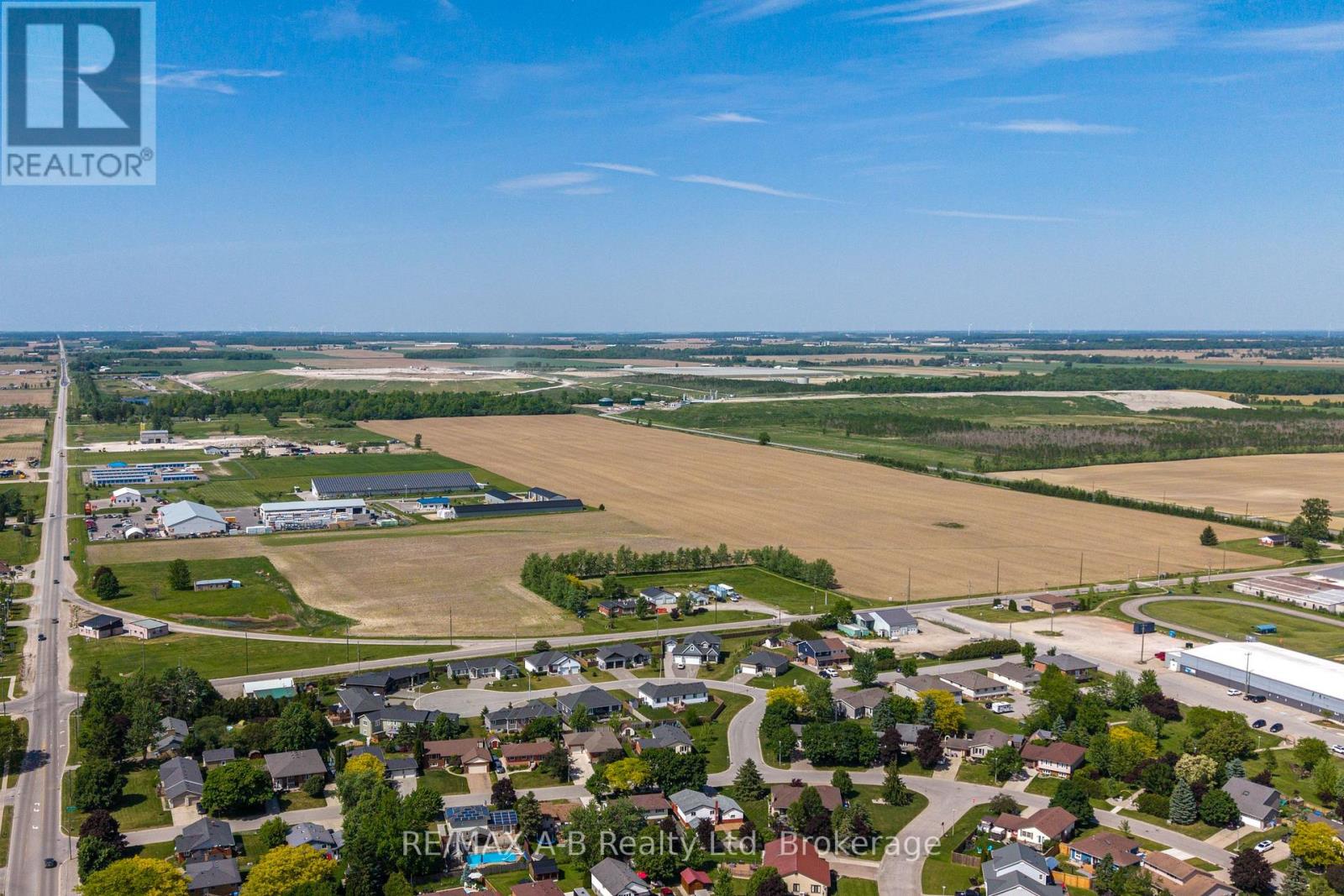 5438 Nauvoo Road, Warwick, Ontario  N0M 2S0 - Photo 10 - X13455536
