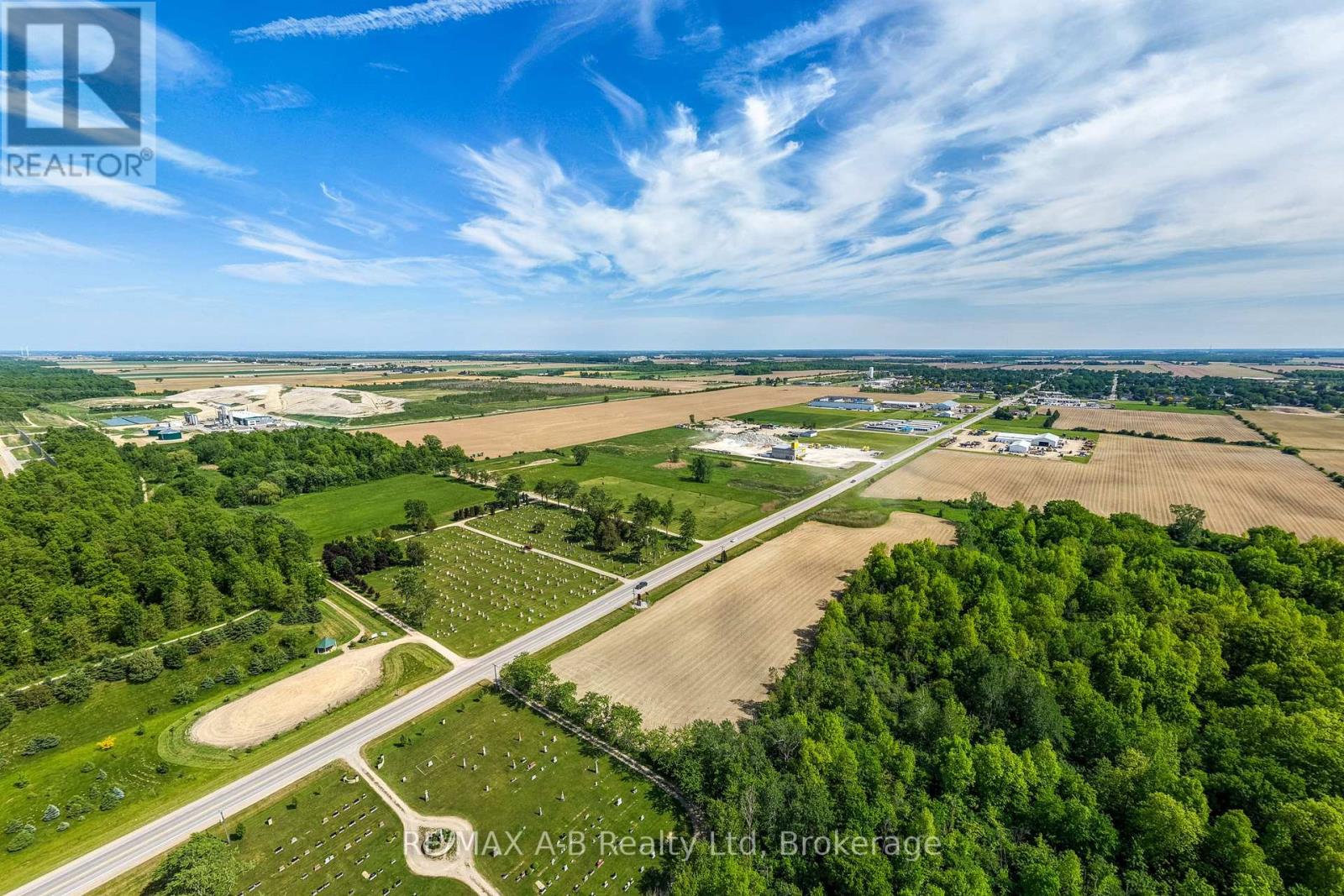 5438 Nauvoo Road, Warwick, Ontario  N0M 2S0 - Photo 11 - X13455536