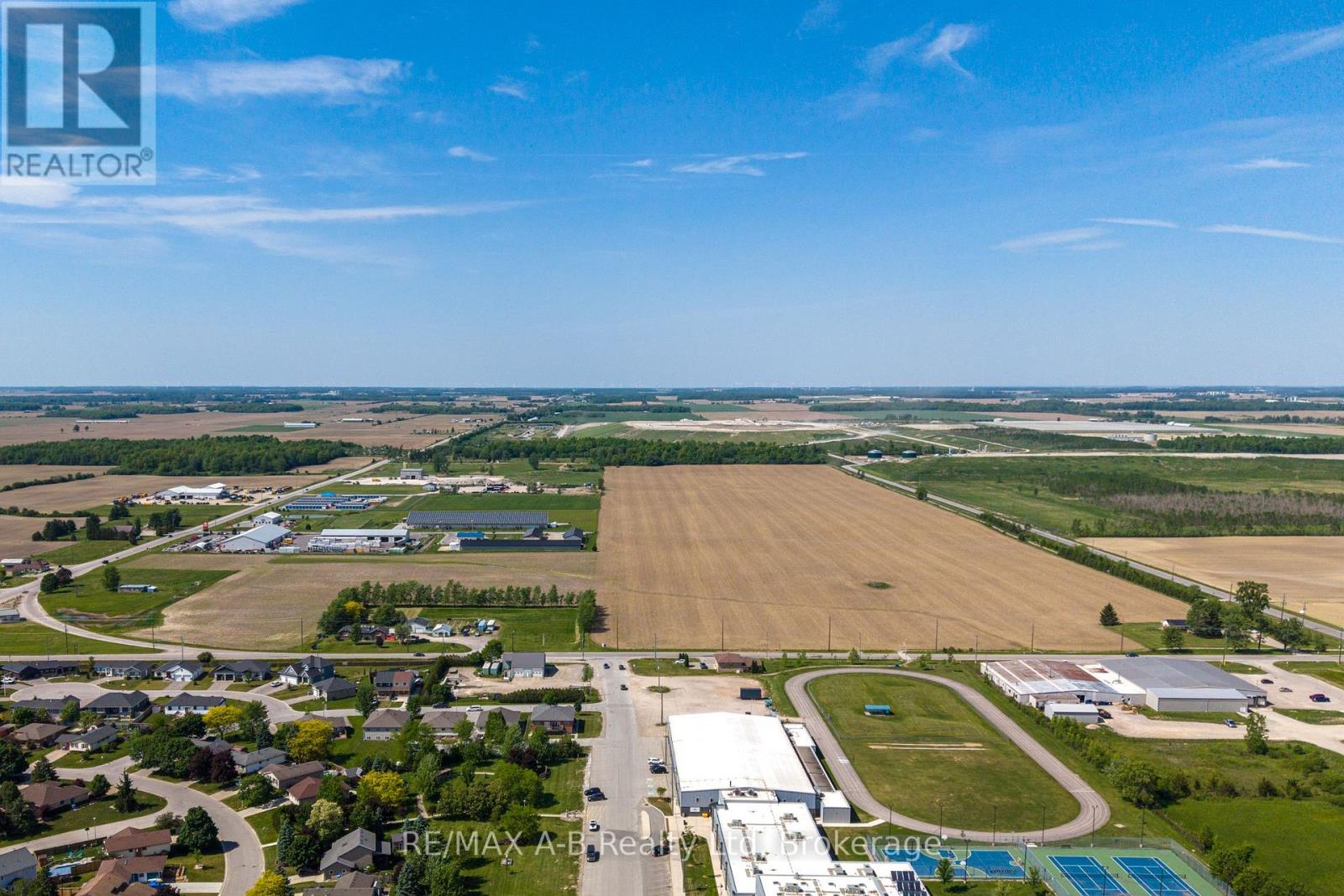 5438 Nauvoo Road, Warwick, Ontario  N0M 2S0 - Photo 18 - X13455536