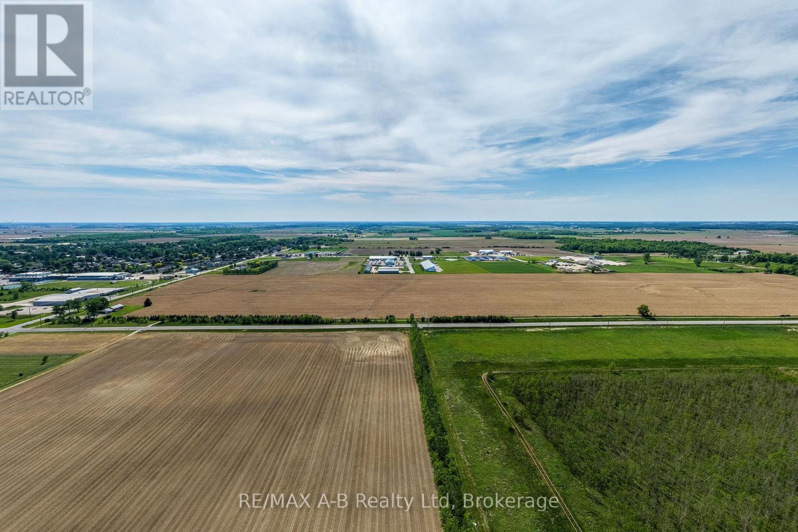 5438 Nauvoo Road, Warwick, Ontario  N0M 2S0 - Photo 4 - X13455536