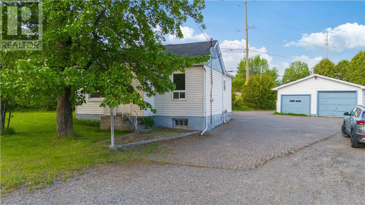 8 Moonlight Beach Road, Sudbury, Ontario