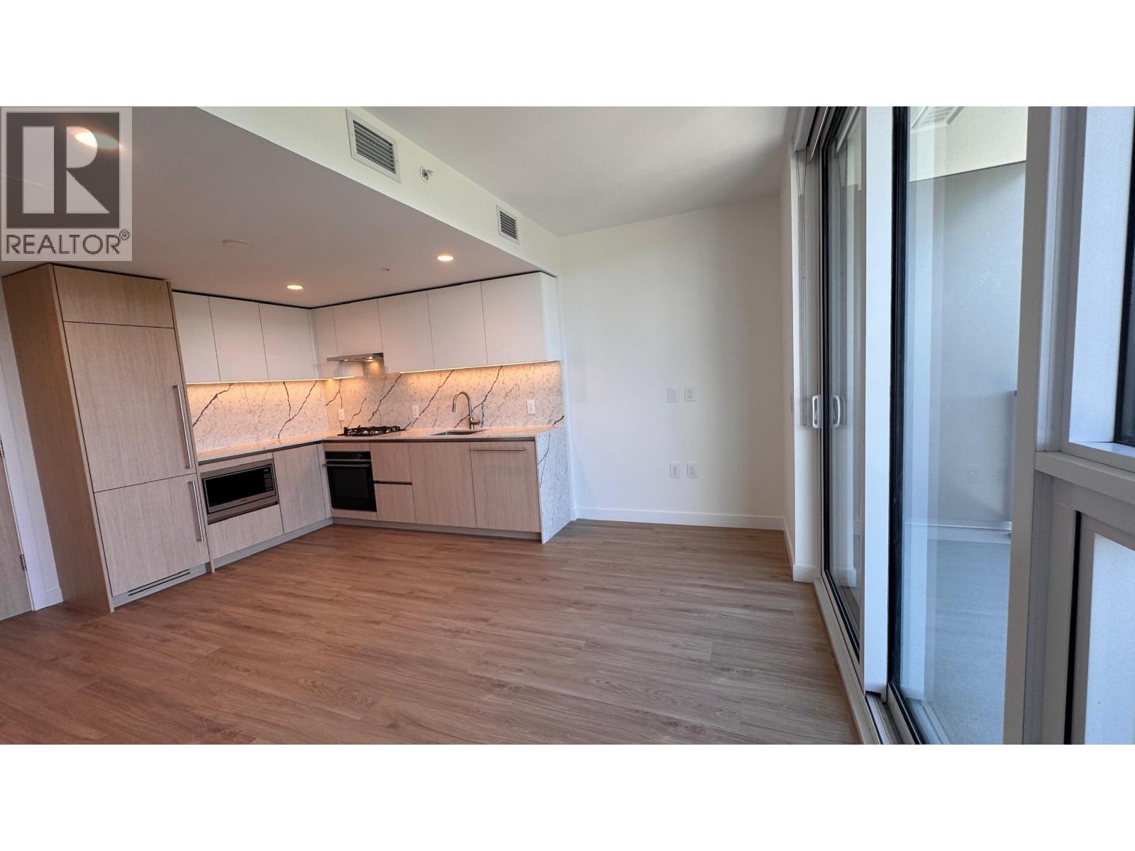 16xx 2135 Springer Avenue, Burnaby, British Columbia  V5B 3K4 - Photo 2 - R3136916