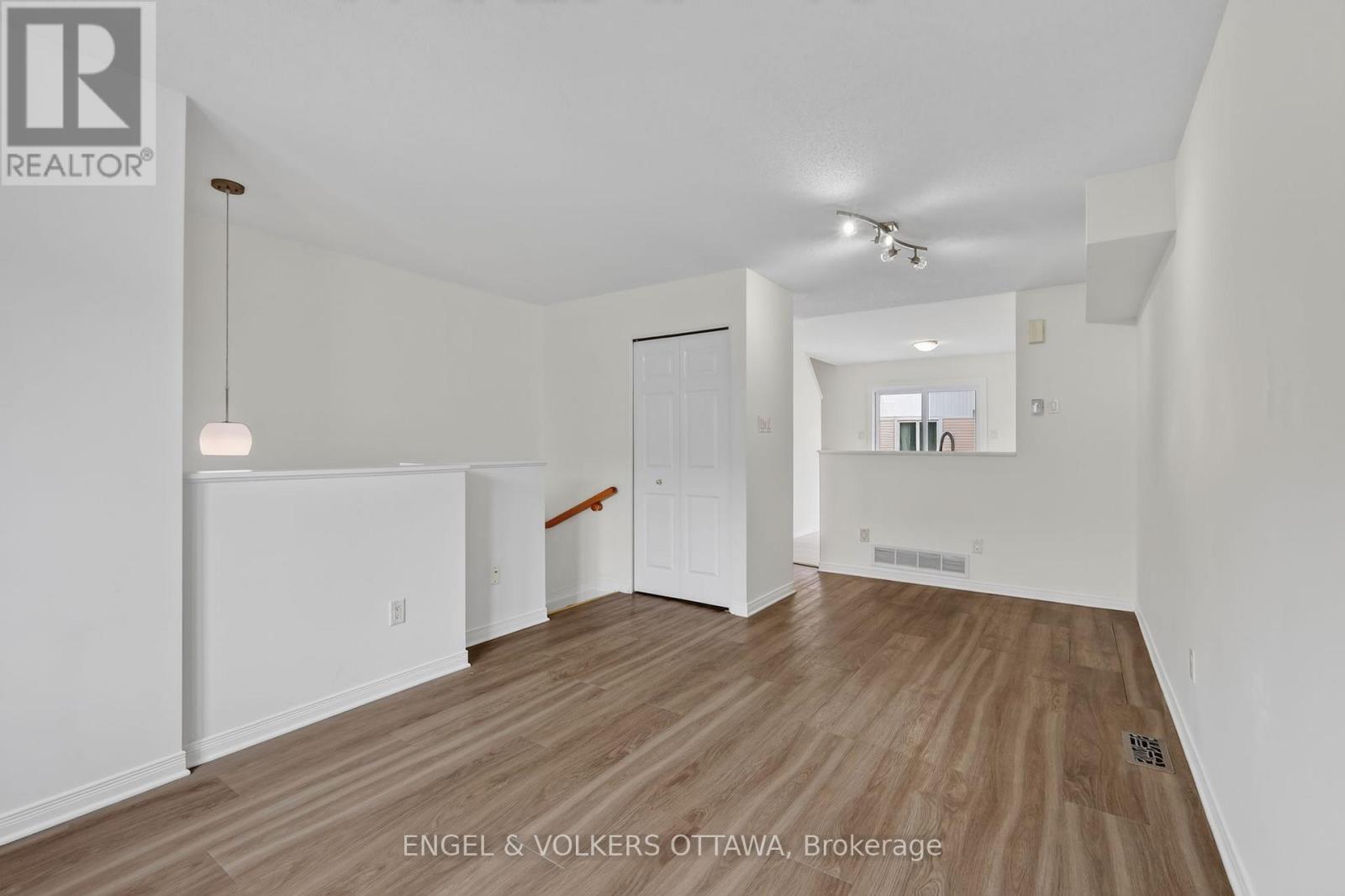 104 Manhattan Crescent, Ottawa, Ontario  K2C 4B7 - Photo 4 - X13455574