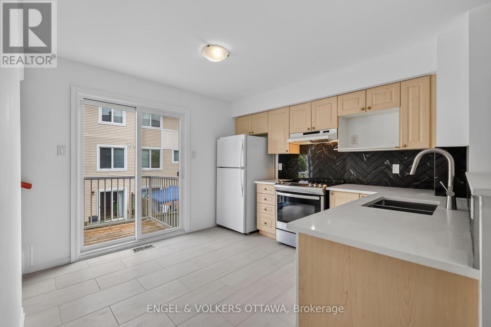 104 Manhattan Crescent, Ottawa, Ontario  K2C 4B7 - Photo 5 - X13455574