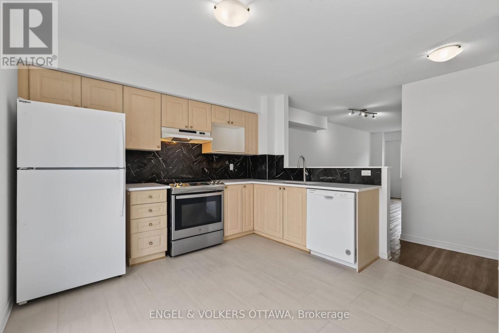 104 Manhattan Crescent, Ottawa, Ontario  K2C 4B7 - Photo 7 - X13455574