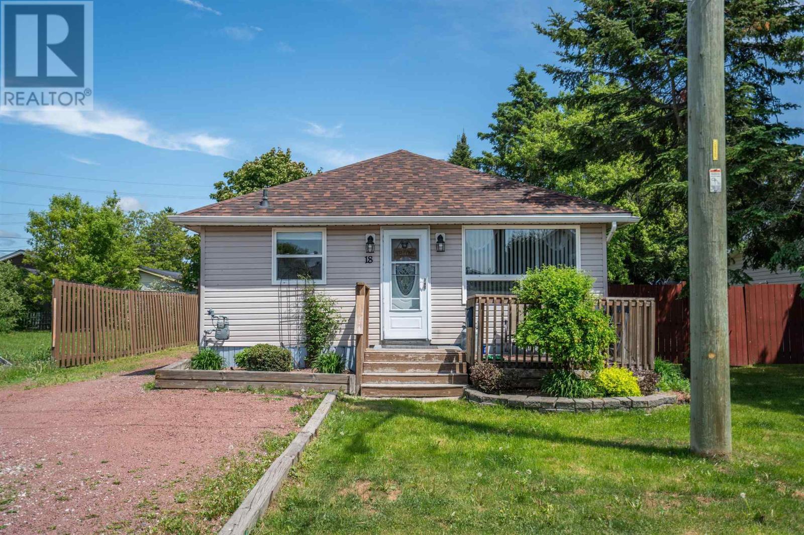 18 Cameron Ave, Sault Ste. Marie, Ontario  P6B 4W7 - Photo 2 - SM261453