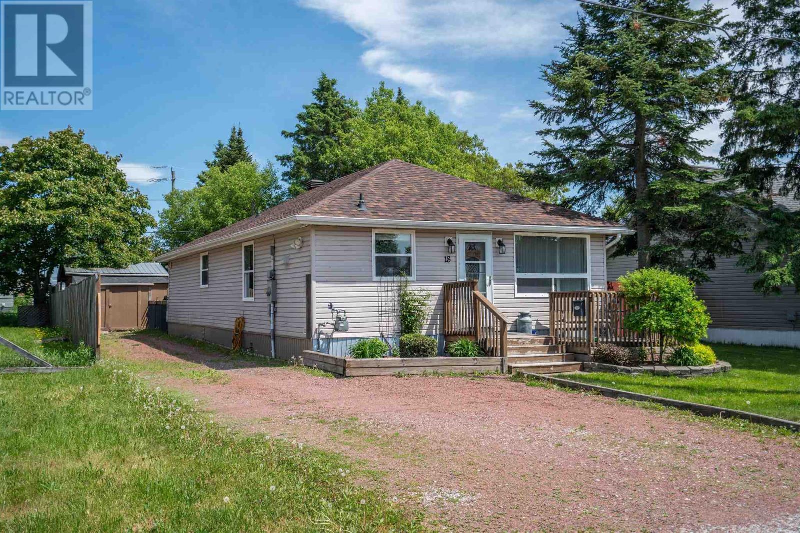 18 Cameron Ave, Sault Ste. Marie, Ontario  P6B 4W7 - Photo 1 - SM261453