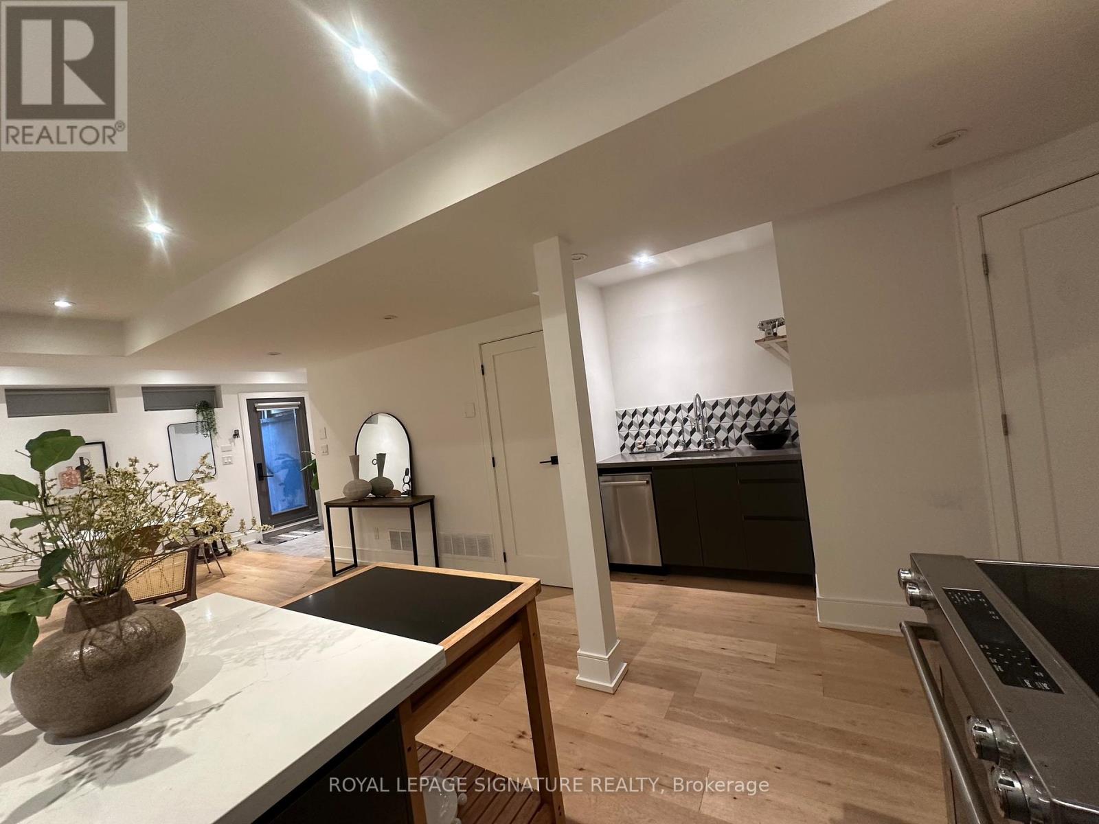 Lower - 10 Wilfrid Avenue, Toronto, Ontario  M4S 2H9 - Photo 11 - C13455626