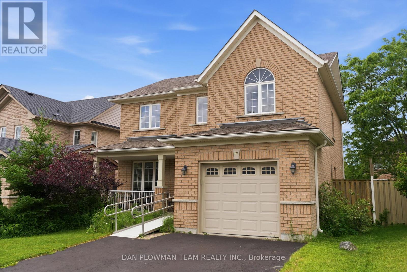 229 Huntington Crescent, Clarington, Ontario  L1E 3J5 - Photo 3 - E13455622