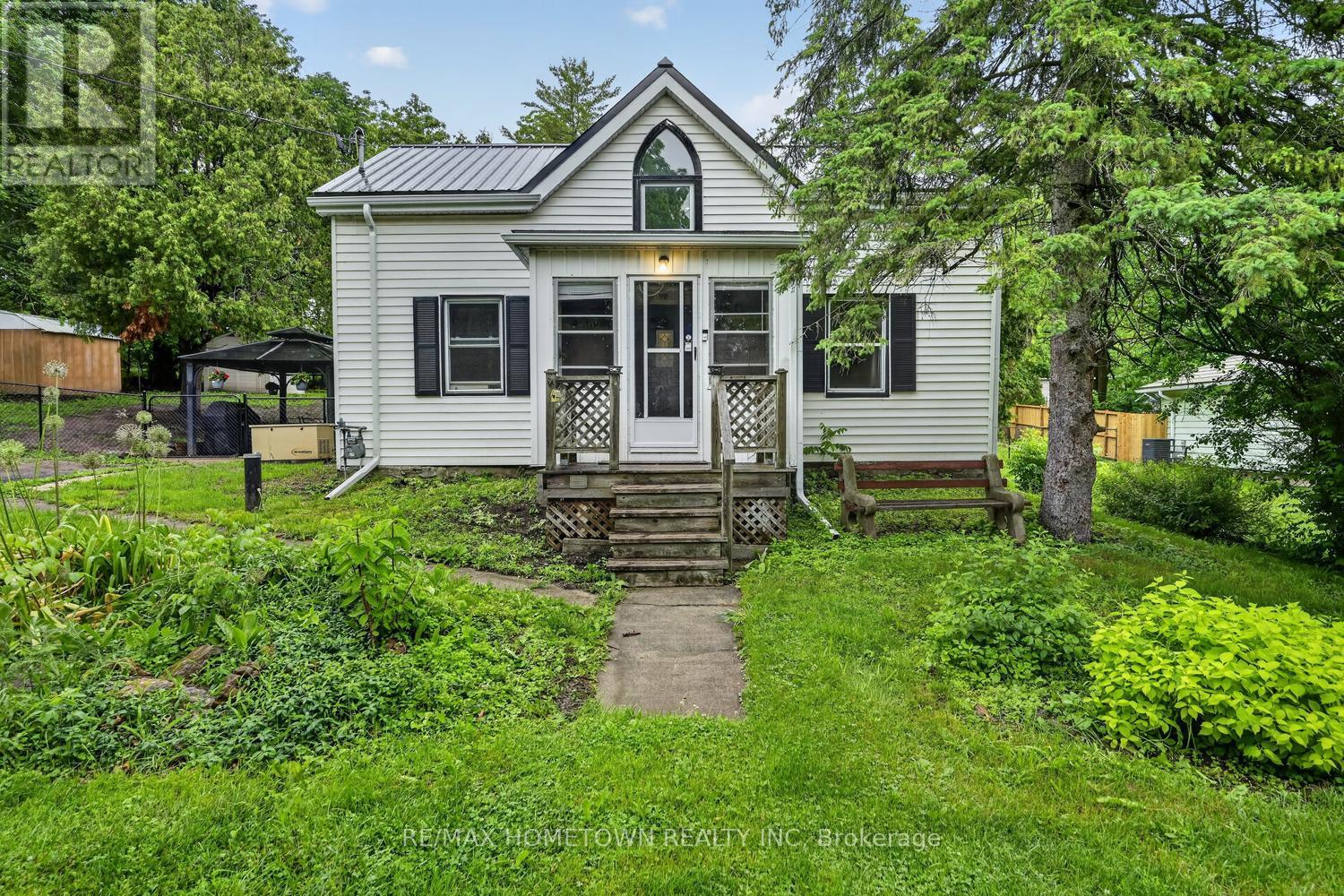 15 Perth Street, Elizabethtown-Kitley, Ontario  K0E 1M0 - Photo 1 - X13455676