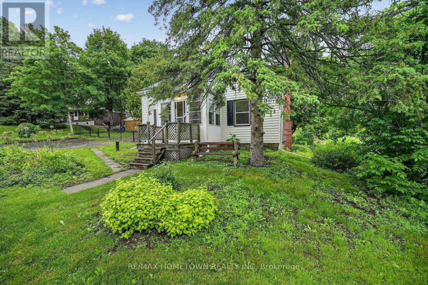 15 Perth Street, Elizabethtown-Kitley, Ontario  K0E 1M0 - Photo 3 - X13455676