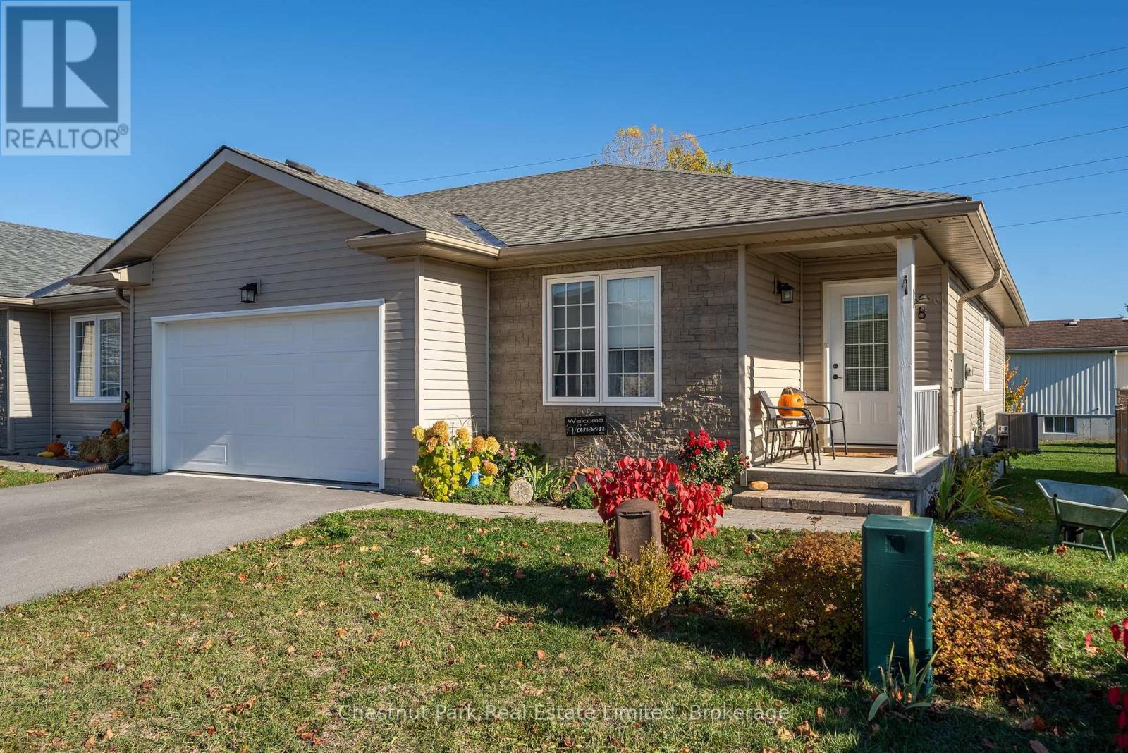 8 ABBOTT LANE, Prince Edward County, Ontario