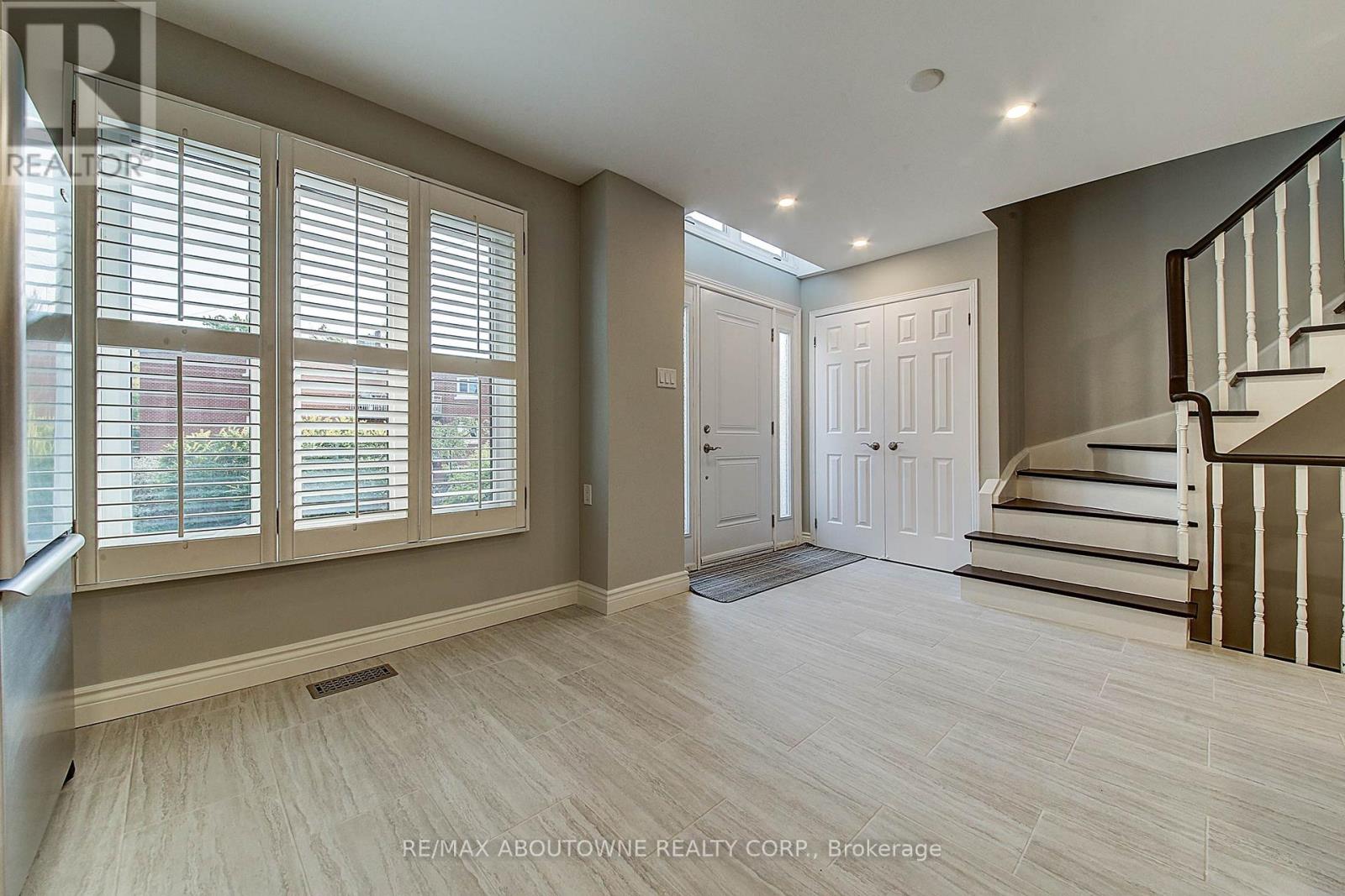 3 - 2353 Marine Drive, Oakville, Ontario  L6L 1C5 - Photo 3 - W13455486