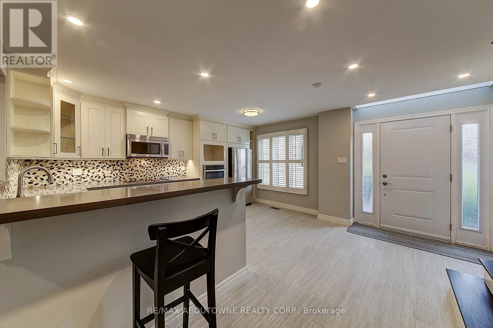 3 - 2353 Marine Drive, Oakville, Ontario  L6L 1C5 - Photo 4 - W13455486