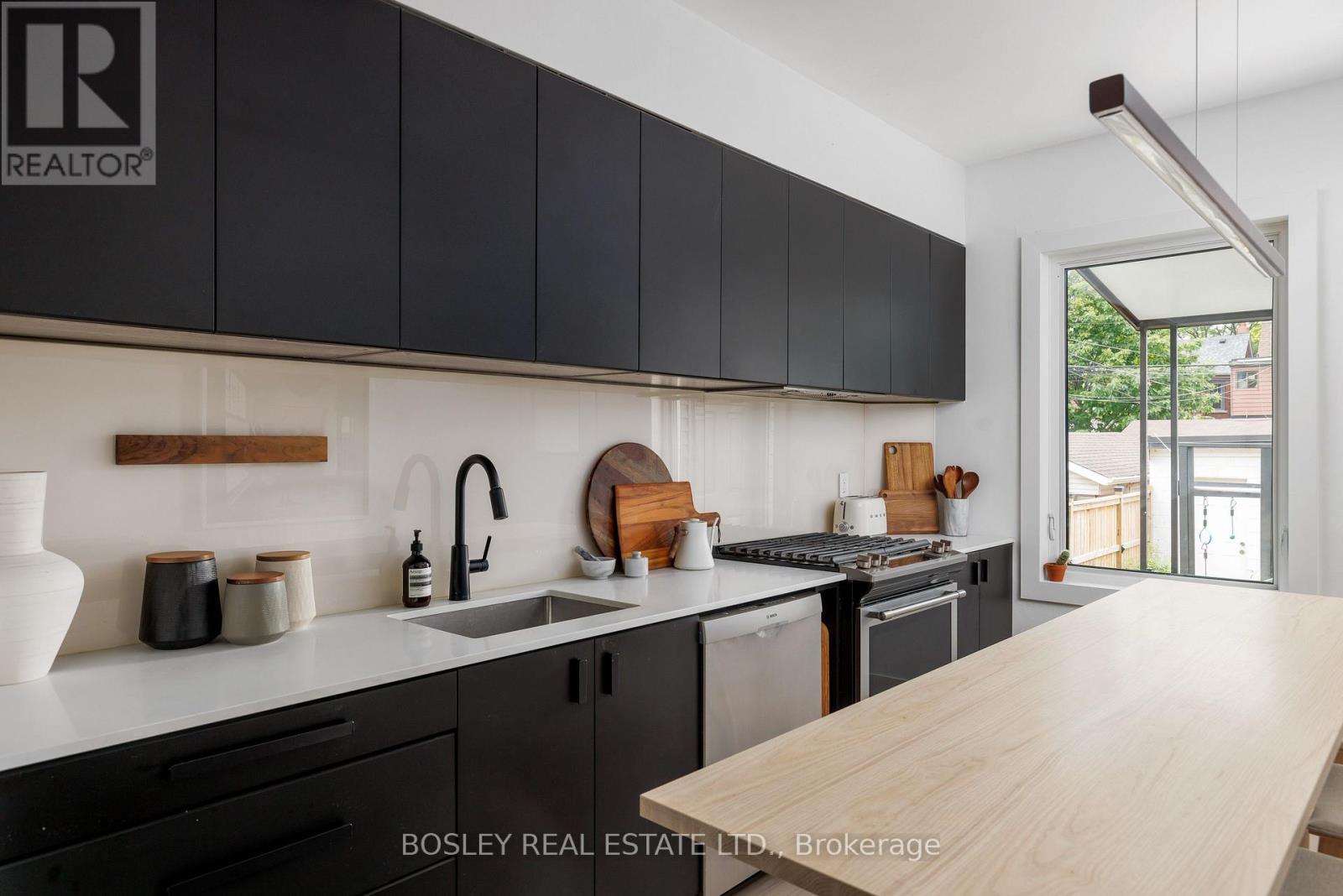 188 Symington Avenue, Toronto, Ontario  M6P 3W6 - Photo 15 - W13455508