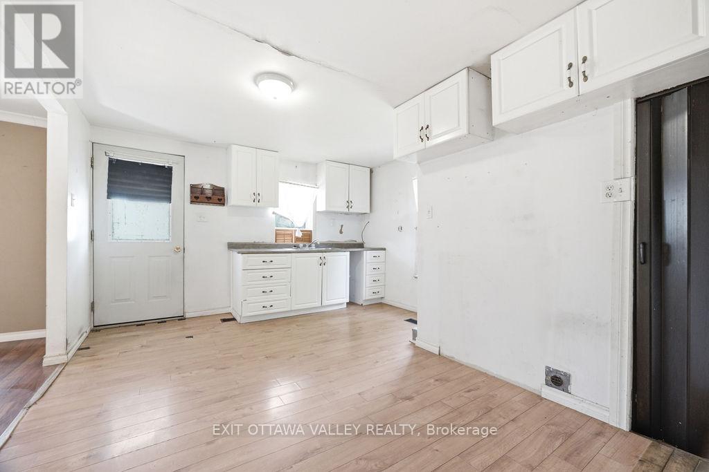 2113 Foresters Falls Road, Whitewater Region, Ontario  K0J 1V0 - Photo 10 - X13455884