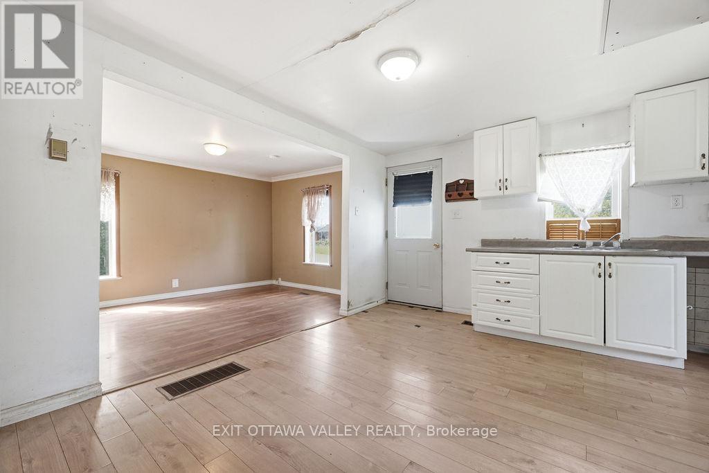 2113 Foresters Falls Road, Whitewater Region, Ontario K0J 1V0 - Photo 7 - X13455884