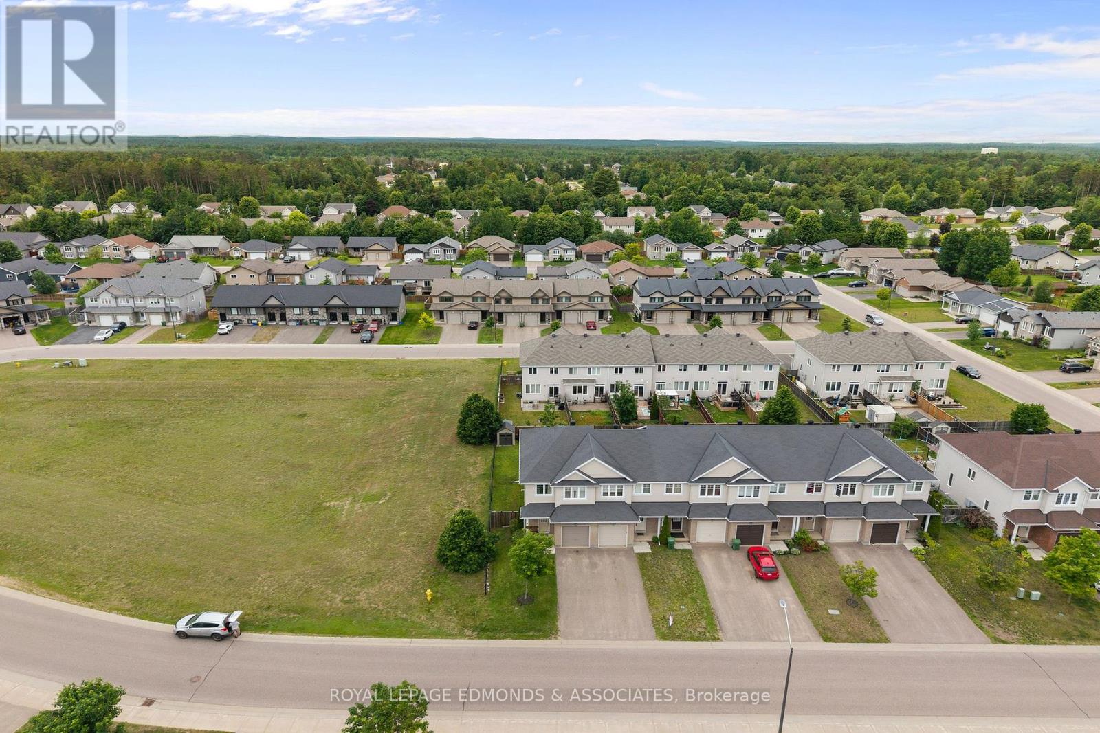 1036 Butler Boulevard, Petawawa, Ontario  K8H 0C2 - Photo 4 - X13456040