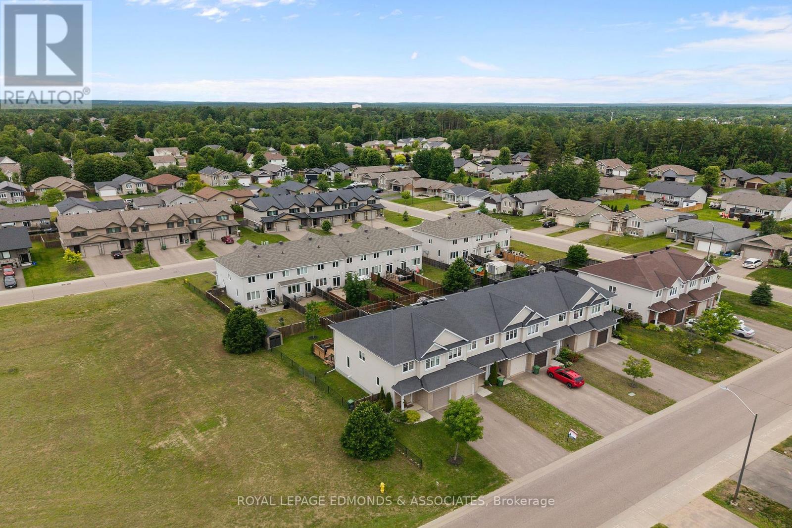 1036 Butler Boulevard, Petawawa, Ontario  K8H 0C2 - Photo 5 - X13456040