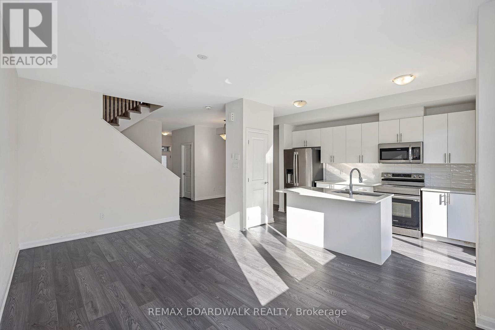 2063 Caltra Crescent, Ottawa, Ontario K2V 6V4 - Photo 12 - X13455656