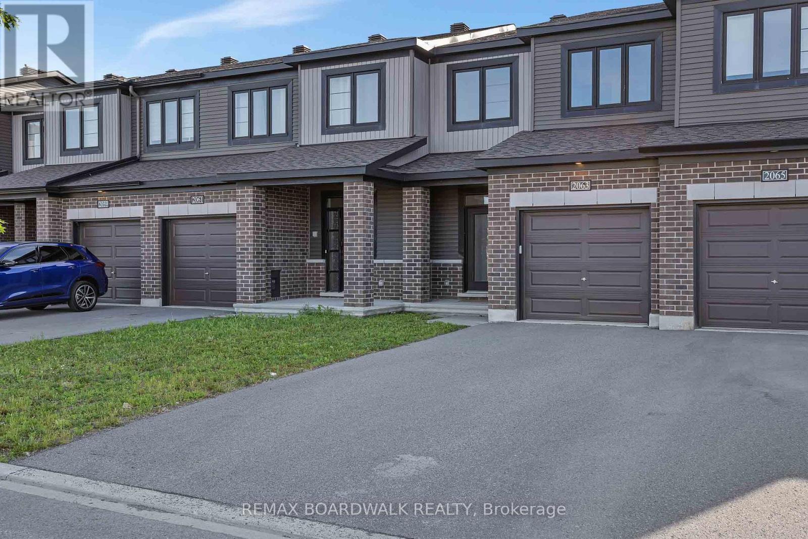 2063 Caltra Crescent, Ottawa, Ontario K2V 6V4 - Photo 2 - X13455656