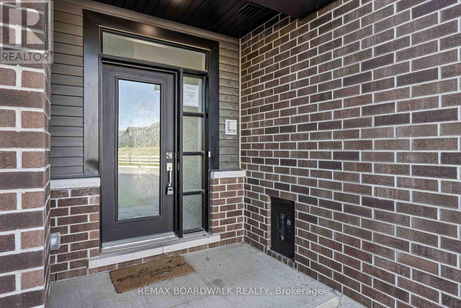 2063 Caltra Crescent, Ottawa, Ontario K2V 6V4 - Photo 3 - X13455656