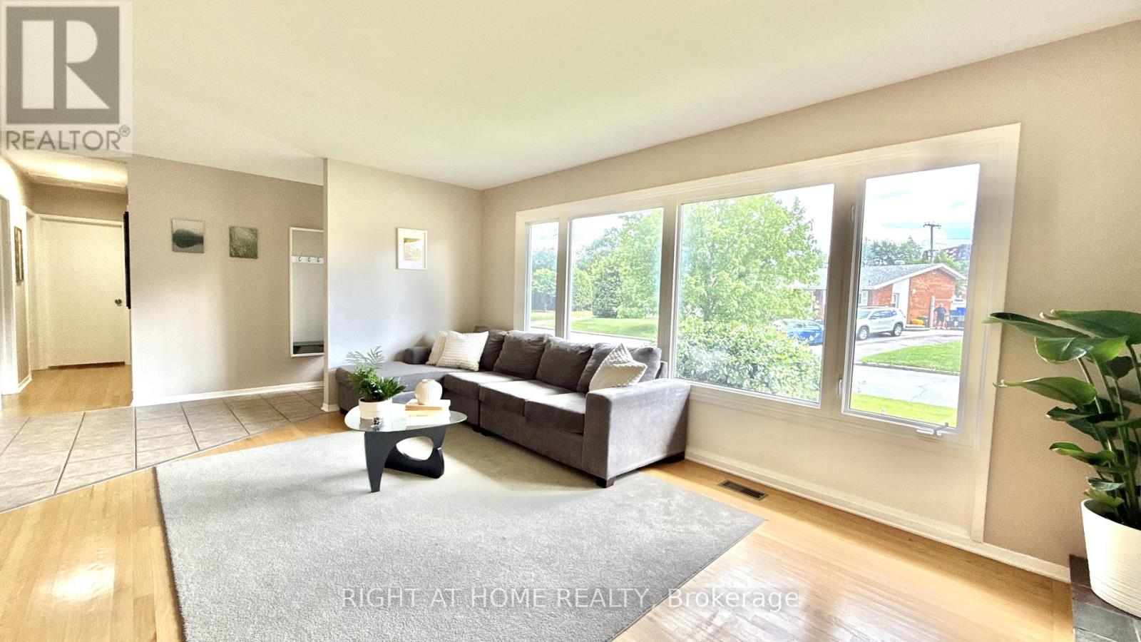 989 Goren Avenue, Ottawa, Ontario K1G 2T8 - Photo 4 - X13455664