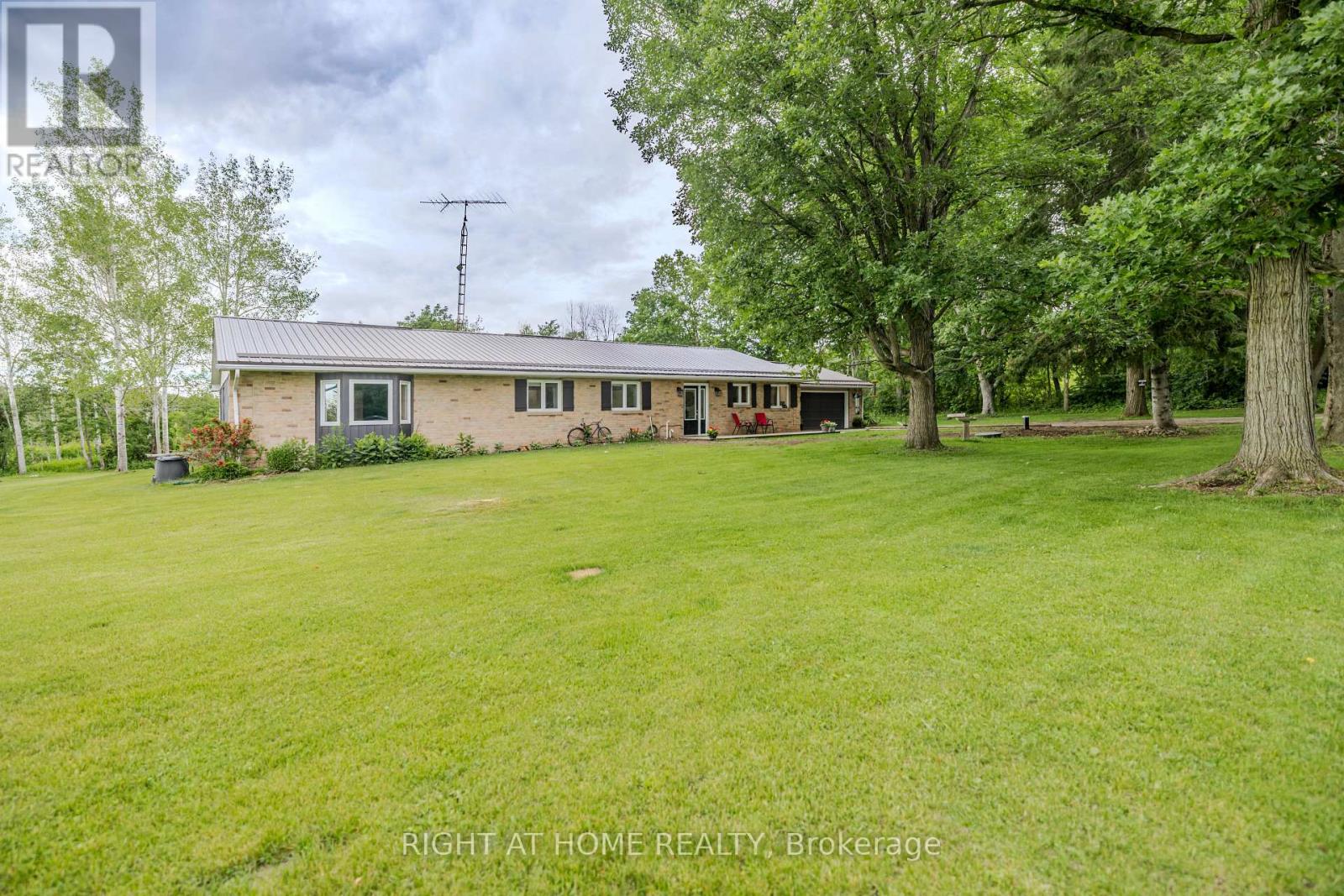 35 MACMILLAN ROAD, Centre Hastings, Ontario