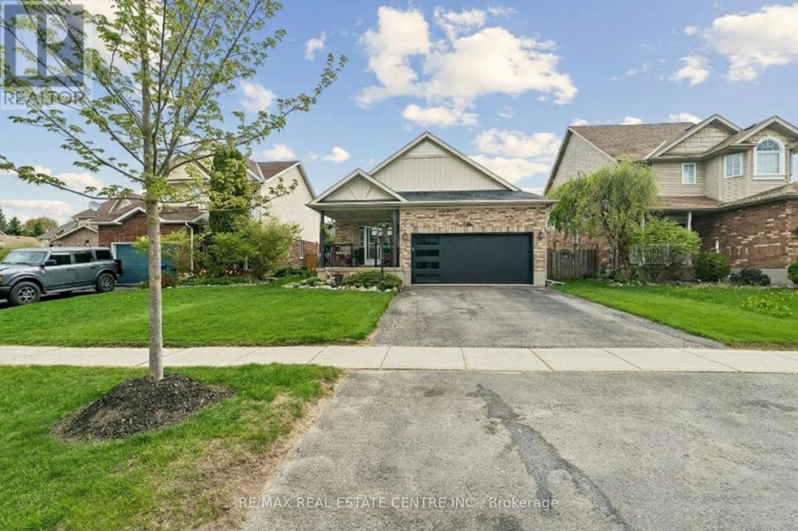 704 Russel Court, Shelburne, Ontario  L9V 3P4 - Photo 2 - X13455586